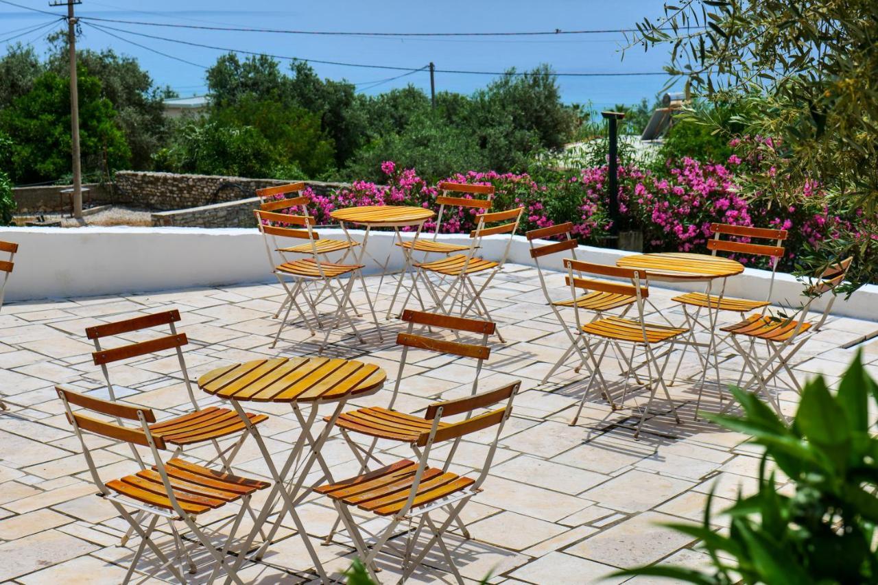 White Hotel Borsh Exterior foto