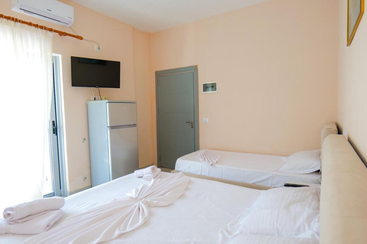 White Hotel Borsh Exterior foto